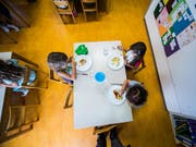Mehr als die Hälfte aller Schülerinnen und Schüler mit einer Lernschwäche sind heute in Regelklassen gut integriert. (Bild: KEYSTONE/Ti-Press/SAMUEL GOLAY)