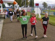 Die Schülerinnen und Schüler sammelten beim WWF-Spendenlauf Geld für das Klima und den Eisbären. (Bild: PD)