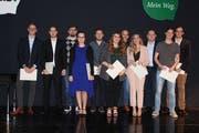 Die Absolventinnen und Absolventen des Lehrgangs Wirtschaftsinformatiker/-in HF. (Bild: PD)