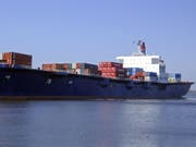 Frachter und internationale Handelsschiffe tragen erheblich zu CO2-Emissionen bei. Wie sich das ändern liesse, zeigt ein Bericht. (Bild: KEYSTONE/EPA TOTE MARITIME/TOTE MARITIME / HANDOUT)