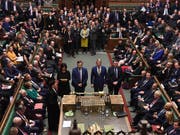 Die Stunde der Wahrheit: Das britische Unterhaus spricht sich mit grosser Mehrheit für Neuwahlen am 12. Dezember aus. (Bild: KEYSTONE/AP UK Parliament/Jessica Taylor)