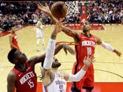 Thabo Sefolosha traf mit den Houston Rockets auf seinen früheren Arbeitgeber Oklahoma City Thunder (Bild: KEYSTONE/FR171023 AP/ERIC CHRISTIAN SMITH)