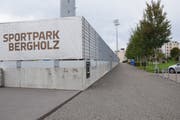 Kein Logo ziert das Stadion des FC Wil. (Bild: Lara Wüest)