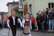 Jung und Alt waren beim Umzug in Dallenwil auf den Beinen. (Bilder: Richard Greuter, 28. Oktober 2019)