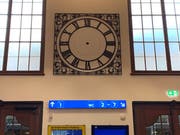 Wer hat was an der Uhr gedreht? Die Zeiger der St.Galler Bahnhofsuhr sind bald wieder an ihrem Platz. (Bild: Valentina Thurnherr)