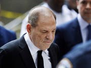 Der Prozess gegen Ex-Hollywoodmogul Harvey Weinstein wegen Vergewaltigung sexueller Übergriffe wird in New York stattfinden. Weinstein hatte eine Verlegung des Prozessortes beantragt. (Foto: Mark Lennihan / AP Keystone) (Bild: KEYSTONE/AP/MARK LENNIHAN)