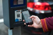 In der Stadt Luzern können die Parkuhren für Autos per Twint bezahlt werden. (Bild: Dominik Wunderli, Luzern, 3. Oktober 2019)