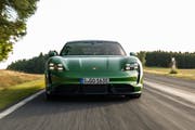 Aufbruch in die neue Ära: Die Front wurde fast unverändert vom Konzeptauto Mission E übernommen, inklusive der seitlichen Lufteinlässe für weniger Luftwiderstand. Bild: zvg