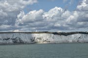 Die Kreidefelsen von Dover: Wers hierhin schafft, kann in England Asyl beantragen. (Bild: Pixabay)