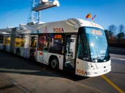 Schon bald sollen auch im Tessin Elektrobusse unterwegs sein. (Bild: KEYSTONE/VALENTIN FLAURAUD)