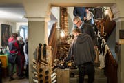 Im und rund ums Kapuzinerkloster Appenzell präsentieren Kleinproduzenten ihre Handwerkskunst und Esswaren. (Bild: PD)