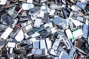 Der IT-Wirtschaftsverband Swico karrte sechs Tonnen Elektroschrott heran, um sein Recyclingsystem zu demonstrieren. (Quelle: Keystone)