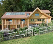 Das Haus von Ruedi Lanker in Niederteufen ist ein gutes Beispiel für eine nachhaltige Sanierung.Bild: Karin Erni
