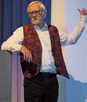 Jürg Kesselring wusste an der Infoveranstaltung 60+ in Grabs Erstaunliches über Fähigkeiten des menschlichen Gehirns zu erzählen. (Bild: Hanspeter Thurnherr)