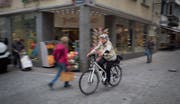 E-Bikes erobern St.Gallen im Sturm. Eine Velostadt ist sie deswegen aber noch nicht. Bild: Benjamin Manser