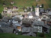 Das Bundesgericht hat zwei Baugesuche für touristisch bewirtschaftete Ferienhäuser in einem Weiler von Vals abgewiesen. (Bild: KEYSTONE/GIAN EHRENZELLER)