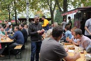 Das Brewfest in Zug lockt mit wahrer Geselligkeit. Bereits die ersten beiden Ausgaben (im Bild diejenige von 2018) wurden von zahlreichen Bierliebhaberinnen und Liebhabern besucht. (Bild: PD)