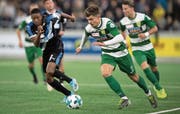Der Krienser Omer Dzonlagic (am Ball) im Laufduell mit Cabral (GC). Bild: Boris Bürgisser (Kriens, 20. 9. 2019)