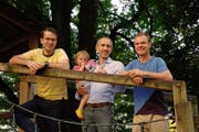 Die drei neuen «Paparazzis» (von links): Pascal Vogel, Patrick Tuor mit Kind und Beat Specht. (Bild: PD)