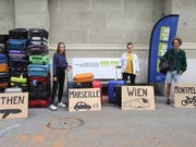 Möglichst klimaneutral reisen: 79 Schweizer Schulklassen nehmen an der Ecotrip Challenge vom Verkehrsclubs-Schweiz teil. Bei diesem Wettbewerb müssen Schulklassen während einem Jahr einen möglichst geringen Treibhausgasausstoss bei ihren Reisen vorweisen, wenn sie gewinnen wollen. (Bild: KEYSTONE/ANTHONY ANEX)