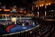 Der Frack ist Pflicht, wenn im prunkvollen Konzerthaus in Stockholm in Anwesenheit der Königsfamilie die wichtigsten Preise der Wissenschaft vergeben werden. Bild: Getty Images