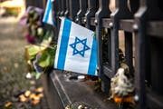 Israel soll von der Weltfinanzkrise profitiert haben. Solche und andere Verschwörungstheorien finden sich in einem Artikel des Alpenparlaments.