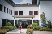 Bald nur noch Gesundheits- und Notfallzentrum? Die Zukunft des Regionalspitals Flawil bleibt ungewiss. (Bild: Ralph Ribi)