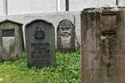 Die Grabsteine von bekannten Frauenfeldern. (Bild: Donato Caspari)