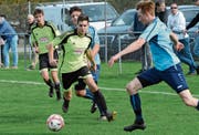 Die gelben Ebnat-Kappler sind glücklich, dass es im alten Jahr doch noch zum ersten Sieg in der 3. Liga gereicht hat (1:0 in Dussnang). Zum Abschluss der Vorrunde empfangen sie am 1. November den souveränen Spitzenreiter aus Herisau.Bild: Beat Lanzendorfer