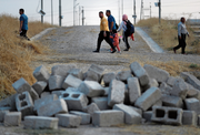 Vertrieben von Erdogan: Syrische Binnenflüchtlinge auf dem Weg ins Flüchtlingslager Bardarash. (Bild: Hussein Malla/ap, 17. Oktober 2019)
