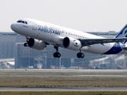 Der Flugzeugbauer Airbus streicht wegen Problemen beim Bau des Mittelstreckenjets A321neo seine Auslieferungspläne für das laufende Jahr zusammen, macht aber mehr Gewinn als erwartet. (Bild: KEYSTONE/EPA/GUILLAUME HORCAJUELO)