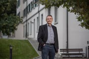 Thomas Heinimann vor dem Gebäude des Kinder- und Jugendpsychiatrischen Dienstes in Luzern. (Bild: Pius Amrein, 4. Oktober 2019)