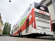 Der Fernbusanbieter Eurobus stoppt sein innerschweizerisches Angebot namens «Swiss-Express». Es geht um drei Linien in der Deutschschweiz, die von sechs Bussen betrieben werden. (Bild: KEYSTONE/LEANDRE DUGGAN)