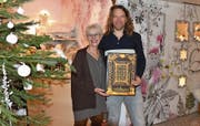 Gabriela Manser, Geschäftsleiterin der Goba AG, und der Appenzeller Künstler Stefan Inauen. (Bild: Natascha Arsic)