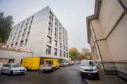 Der Ersatz fürs Marthaheim: Auf dem Kreuzacker ragt hinter der Villa Jacob der Neubau der GHG St. Gallen in die Höhe. (Bild: Urs Bucher)