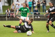 Karin Bernet (grün) hatte acht Jahre für den FC Zürich gespielt, bevor sie im Sommer zu St. Gallen-Staad wechselte. (Bild: Michel Canonica)
