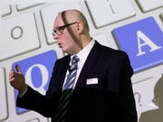 Galenica-Chef Jean-Claude Clémençon tritt im Frühling von seinem Posten ab. (Bild: KEYSTONE/PETER KLAUNZER)