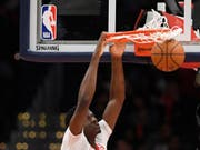 Clint Capela erzielt hier zwei der 159 Punkte der Rockets (Bild: KEYSTONE/FR67404 AP/NICK WASS)