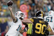 Wirft Dolphins-Quarterback Ryan Fitzpatrick (links) öfters mal absichtlich daneben? (Bild: Keith Srakocic/Keystone)