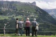 Die Lebenserwartung steigt täglich: Wie soll die Gesellschaft damit umgehen? Bild: Keystone