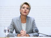 Bundesrätin Karin Keller-Sutter stellt das Szenario der diesjährigen Sicherheitsverbundsübung vor. Die Behörden üben die Bewältigung einer terroristischen Bedrohung. (Bild: KEYSTONE/ANTHONY ANEX)