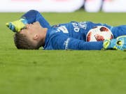 Am Boden: Xamax-Goalie Matthias Minder (Bild: KEYSTONE/LAURENT GILLIERON)
