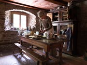 Das Freilichtmuseum Ballenberg zeigt altes Handwerk und historische Umgebung. Aber was ist mit den früheren Bewohnerinnen und Bewohnern? Das soll ein Forschungsprojekt untersuchen. (Bild: KEYSTONE/GAETAN BALLY)