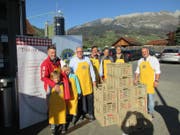 Mitglieder des Lionsclubs Werdenberg anlässlich der Sammelaktion beim Rhymarkt: Daniel Mettler mit seinen Kindern, Hans-Jörg Müntener, Roger Strub (Clubpräsident), Kurt Giger, Simon Gabathuler, Rolf Pfeiffer. (Bild: PD)