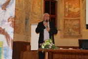 Konzentriert und engagiert: Kirchenratspräsident Enzo Fuschini leitete die Aussprache. (Bild: Peter Küpfer)