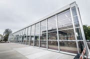 Früher eine Zweifach-Turnhalle, erstrahlt sie nach der Sanierung als Dreifach-Turnhalle. (Bild: Andrea Stalder)
