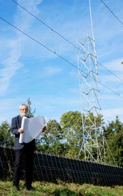 Nach einer Beschwerde von Gemeinderat Jost Rüegg, mussten die tatsächlichen Ausmasse des 30 Meter hohen 5G-Antennenmastes vorschriftsgemäss kenntlich gemacht werden. (Bild: PD/Verein Strahlungsfreies Kreuzlingen)