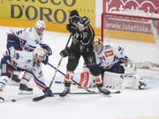 Trotz der Niederlage gegen Lugano bleibt Goalie Joni Ortio mit den ZSC Lions an der Spitze (Bild: KEYSTONE/Ti-Press/PABLO GIANINAZZI)