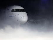 Die EU will die Fusion zwischen dem Boeing-Konzern und Embraer näher untersuchen, um festzustellen, wie sich der Zusammenschluss auf den Markt für Regionalflugzeuge auswirkt. (Bild: KEYSTONE/EPA EFE/SEBASTIAO MOREIRA)