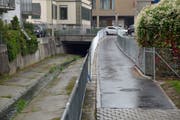 Der neuste Abschnitt des Wegs entlang des Dorfbachs Giessen in Weinfelden. Dieser Weg wird nach Peter Stamm benannt. (Bild: Mario Testa)